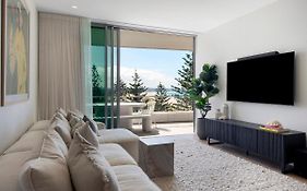 Beachfront Escape Kirra Ocean Views Sleeps 6